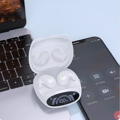 Écouteurs Bluetooth connectés posés près du téléphone