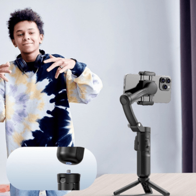 Stabilisateur smartphone garçon prend selfie